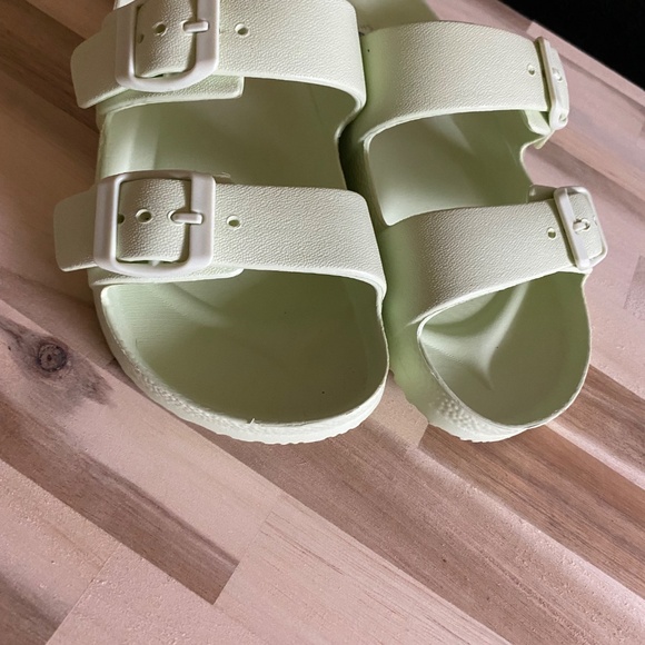 SHADE & SHORE LIME GREEN SANDALS WITH ADJUSTABLE STRAPS - Picture 3 of 13